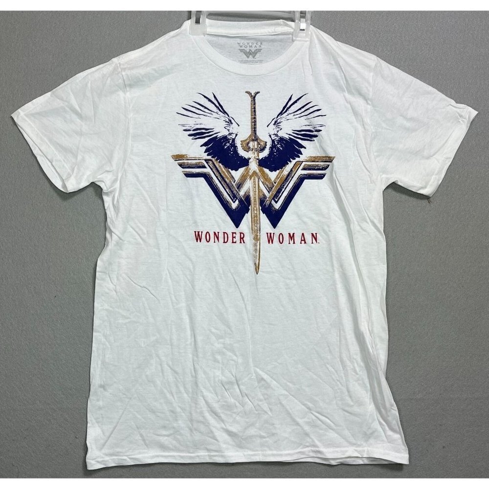 Wonder Woman T-Shirt Tee Size Medium Short Sleeve Cotton White Shirt, Med